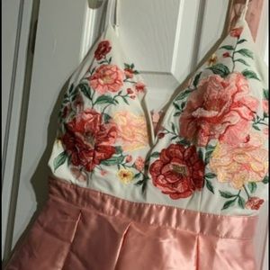 Robe: jupe en satin et haut en tissus